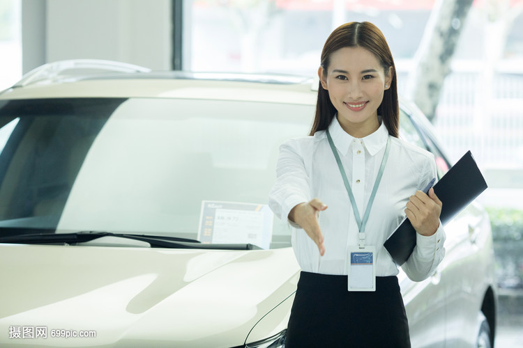 女性汽車銷售介紹汽車