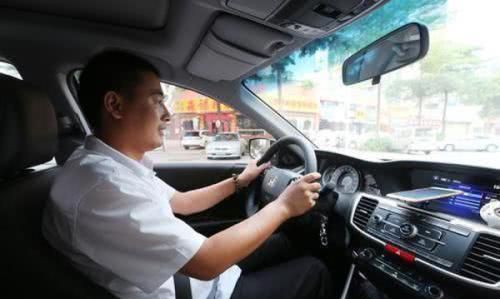 名校本科生入職國企的多重考量——以汽車銷售為例